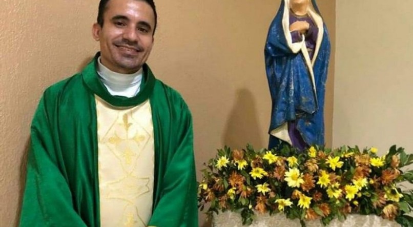 Padre é atingido por tiro a caminho da missa no interior de Pernambuco; Polícia investiga motivo do crime