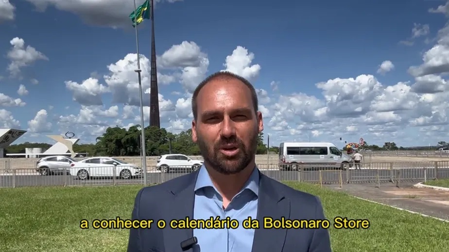 VÍDEO: Eduardo divulga lançamento de loja online com produtos de Bolsonaro