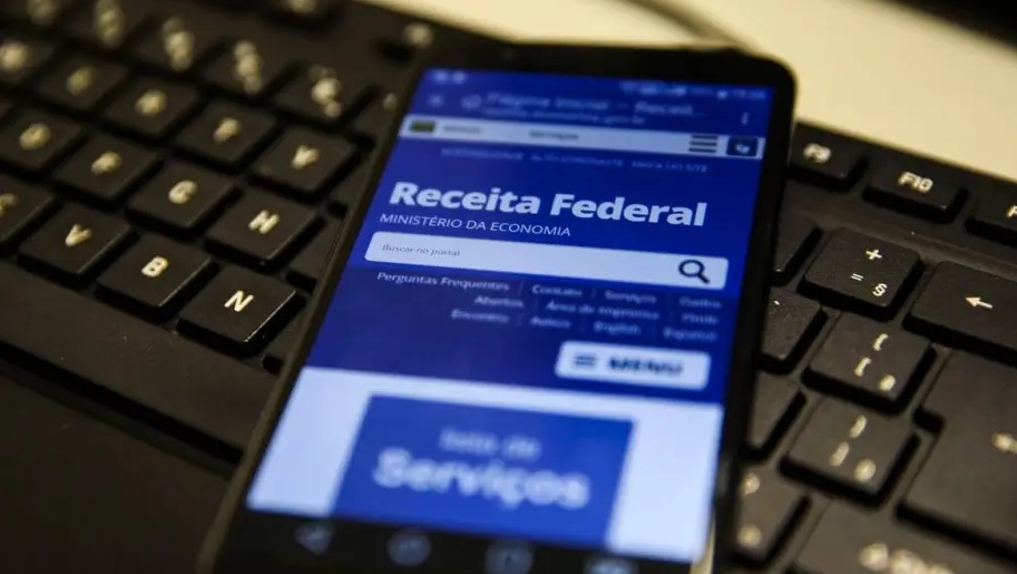 Quem pedir restituição via PIX pode 'furar fila' do Imposto de Renda; entenda