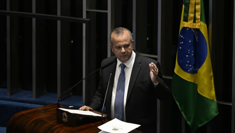 “Governo do PT penaliza a população”, diz Rogério Marinho, sobre reoneração dos combustíveis