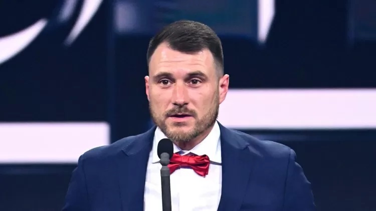 Polonês amputado supera Richarlison e leva Prêmio Puskás de gol mais bonito