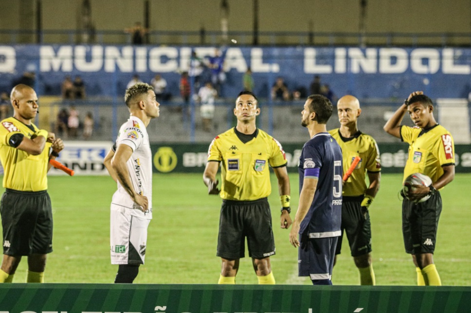 Árbitro do jogo do ABC pela Copa do Brasil apitou Série A e foi bastante criticado; confira