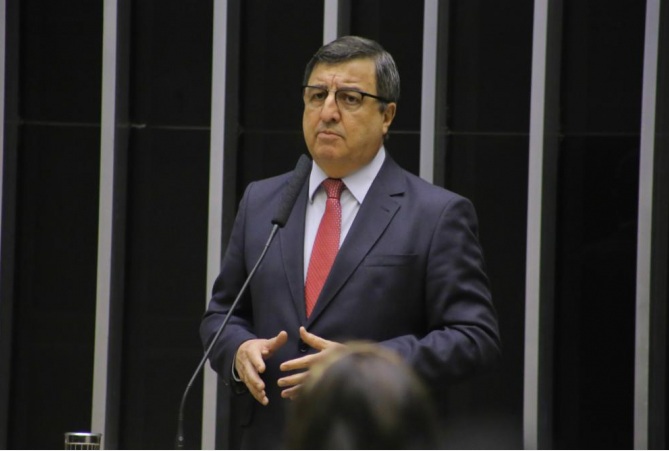 Com reoneração dos combustíveis, gasolina custará mais de R$ 6 no Brasil, diz deputado