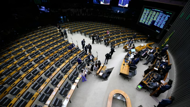 Câmara paga R$ 20,1 milhões a deputados em 'auxílio pós-Carnaval'