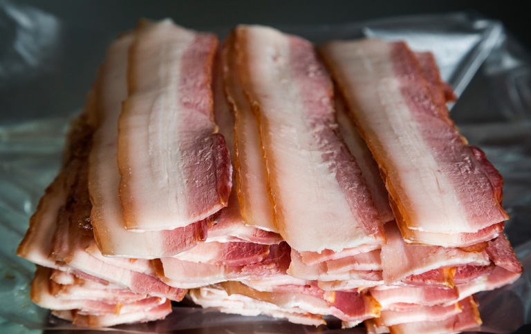 Novas regras de fabricação e venda do bacon começam a valer; veja o que muda