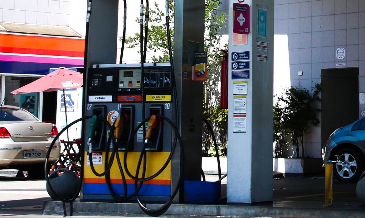 Motoristas já encontram gasolina custando mais de R$ 6 em Natal