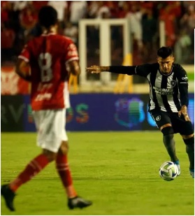 Narrador e repórter do SporTV promovem climão ao vivo em Sergipe x Botafogo