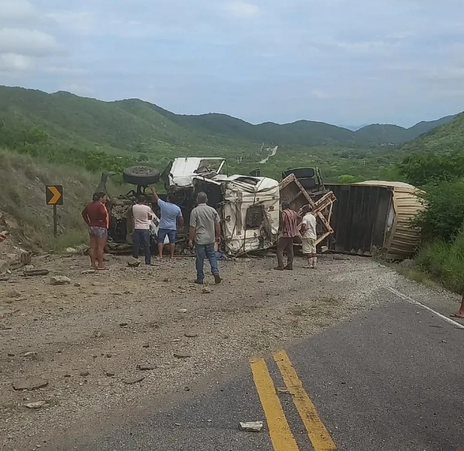 Acidente com caminhão causa morte e interdita a BR-226 no RN