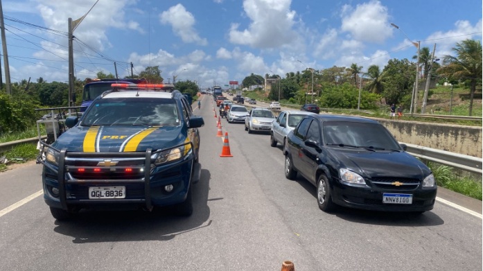 Cratera se abre na BR-101 na Grande Natal e trânsito fica lento no sentido Sul