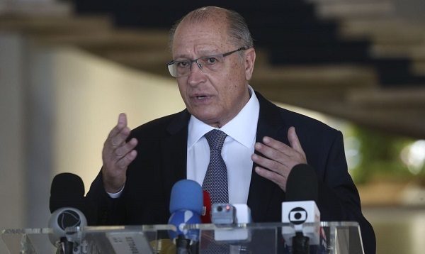 Alckmin diz que reforma tributária tem que ser feita neste ano