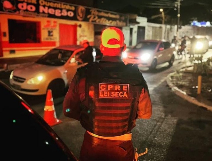 Blitz da Lei Seca prende mulher com cocaína nas partes íntimas em Natal