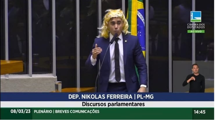 [VÍDEO] No Dia da Mulher, Nikolas Ferreira discursa de peruca na Câmara e gera críticas: ‘Deputada Nicole’