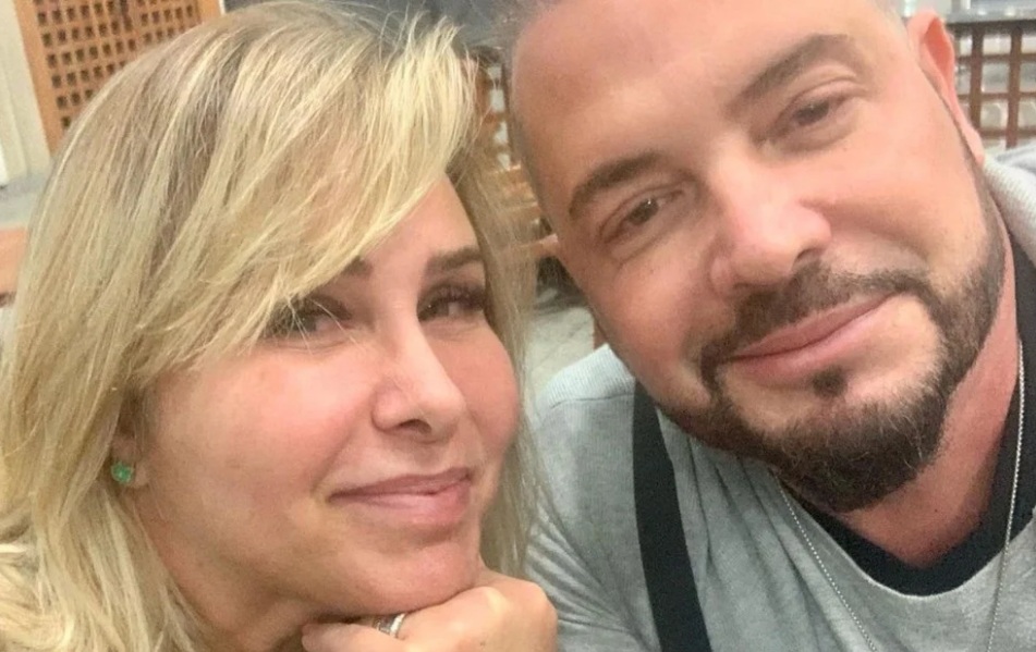 Ex-paquita Sorvetão é excluída de especial da Xuxa por apoiar Bolsonaro, e Conrado se revolta