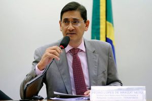 Pedro Lopes nega envolvimento com qualquer desvio e ataca delegada que pediu busca e apreensão