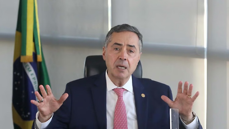 Ministro Barroso é internado para cirurgia de emergência
