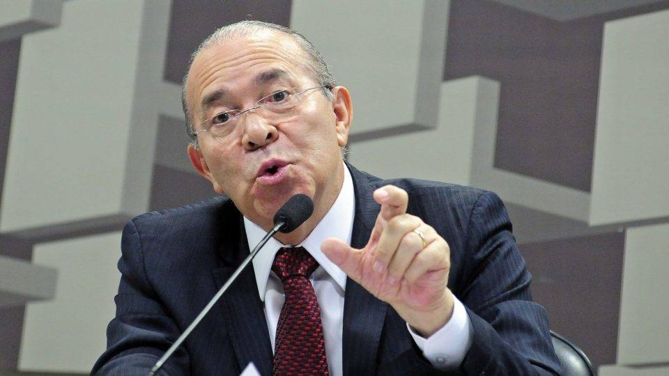 Ex-ministro está internado em estado grave, diz família