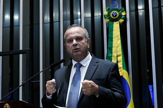 Senador Rogério Marinho vai à AGU contra Lula por informações falsas em entrevista
