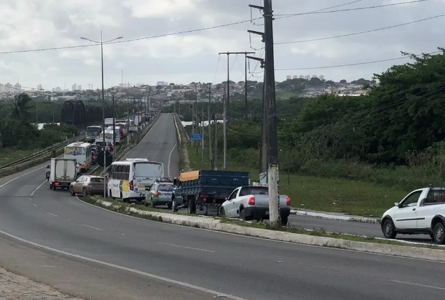 Avenida Felizardo Moura tem tráfego alterado por operação 'pare e siga' neste domingo
