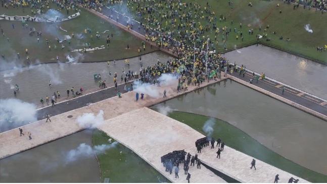 Alexandre de Moraes determina soltura de outros 130 presos por ataques em Brasília
