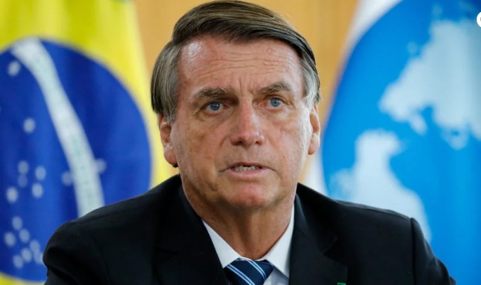 CGU retira sigilo e divulgará cartão de vacina de Bolsonaro após apuração