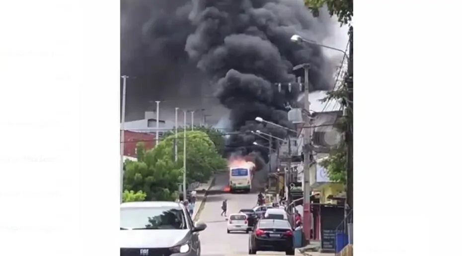 VÍDEO: Ônibus são incendiados em Mãe Luiza e na Praia do Meio