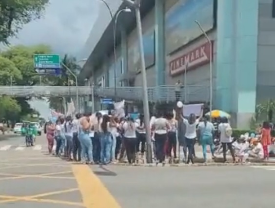 VÍDEO: Familiares de detentos fecham avenida Salgado Filho em protesto