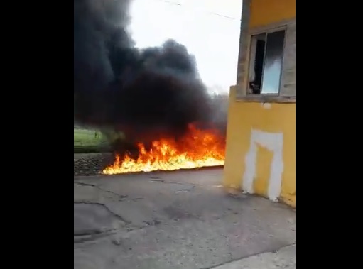 VÍDEO: Caminhão da Cosern é incendiado em Parnamirim