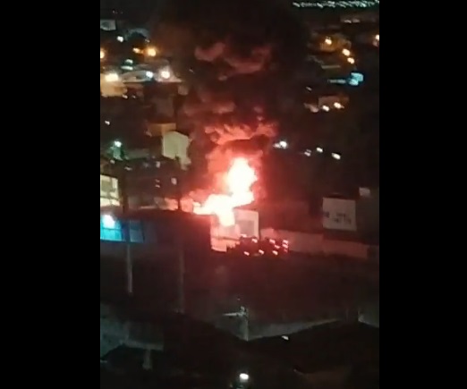 VÍDEO: Depósito de pneus da Prefeitura é incendiado no Alecrim