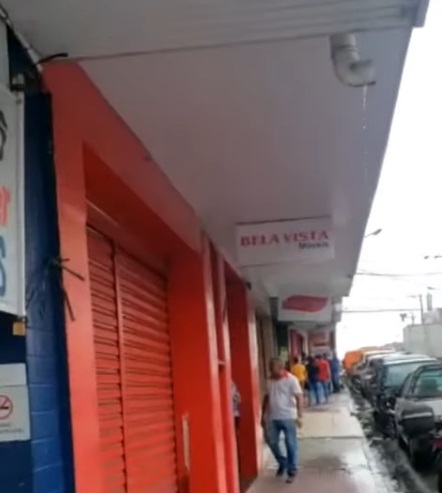 VÍDEO: Comércio do Alecrim fechando após alerta de arrastão; PM, Bope e Choque no local