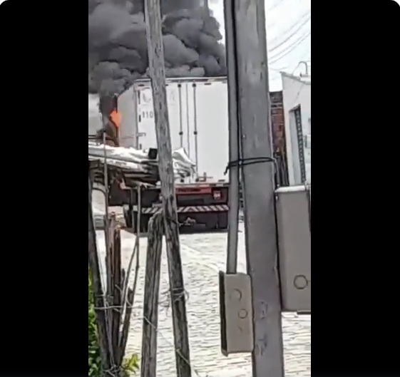 VÍDEO: Caminhão é incendiado na Redinha