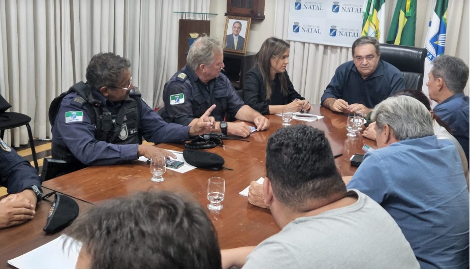 VÍDEO: Álvaro Dias diz que Guarda Municipal ajudará na segurança da coleta de lixo e transporte público em Natal
