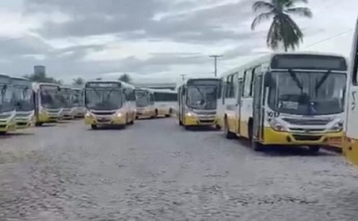 Ônibus saem das garagens e retomam circulação em Natal