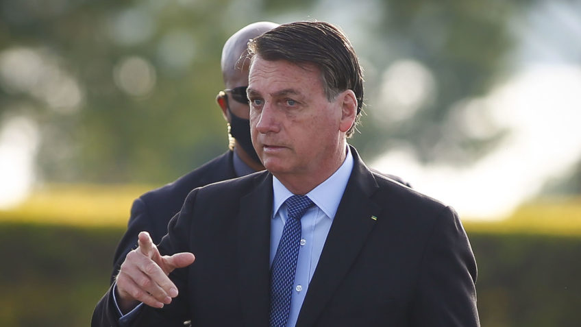 Bolsonaro anuncia data de retorno ao Brasil