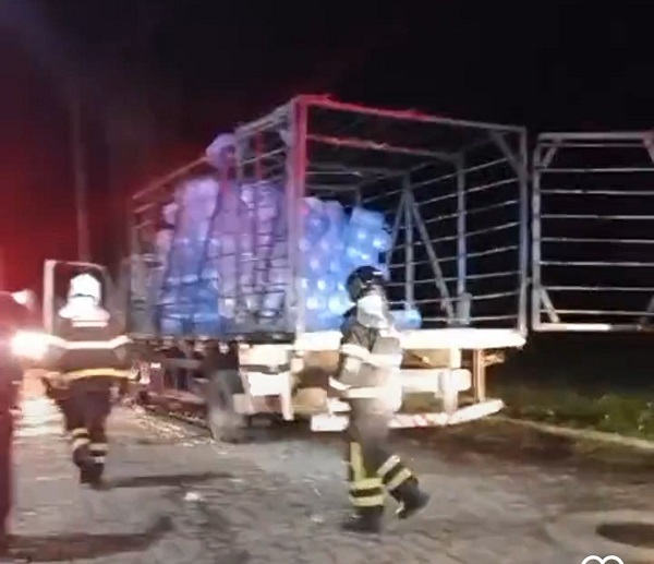 Moradores conseguem apagar incêndio em caminhão no bairro Planalto