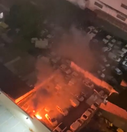 VÍDEO: Carros são incendiados em comércio na Avenida 6