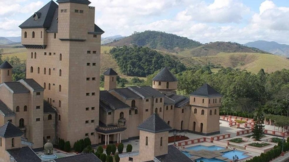 Castelo construído por ex-deputado vai a leilão com lance mínimo de R$ 30 milhões
