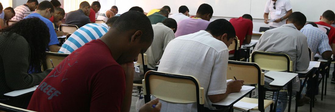 Concursos públicos oferecem 32,7 mil vagas com salários de até R$ 30,1 mil