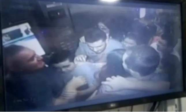 VÍDEO: Elevador com 11 pessoas despenca e 3 ficam feridos