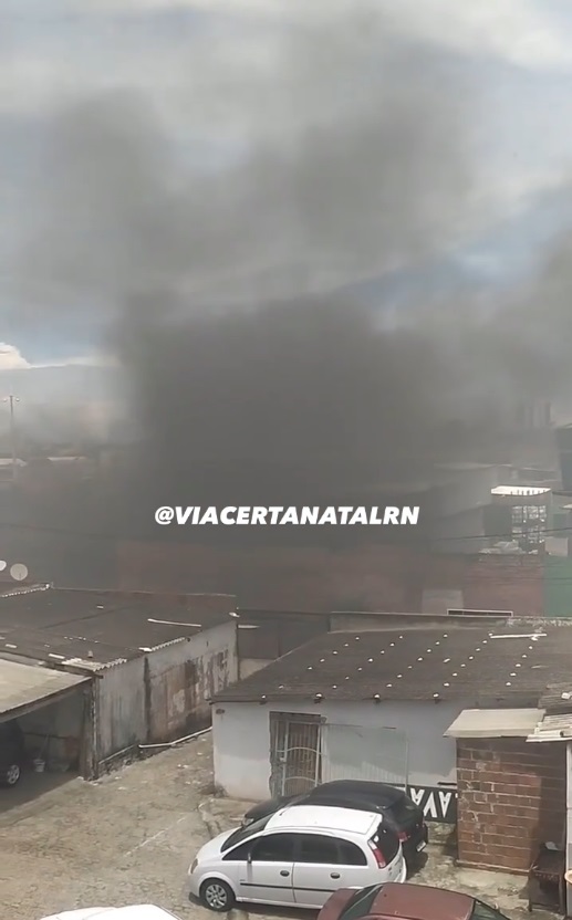 VÍDEO: Imagens mostram incêndio em avenida movimentada de Natal