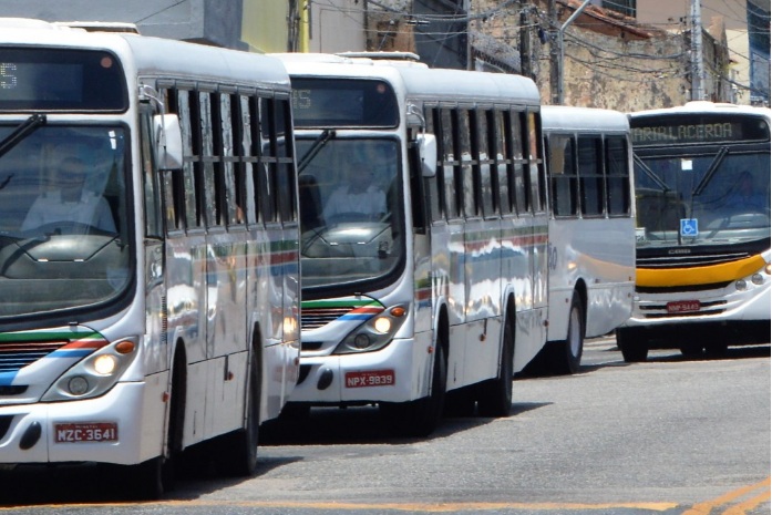 Trinta e seis linhas de transporte operam nesta terça em Natal; confira