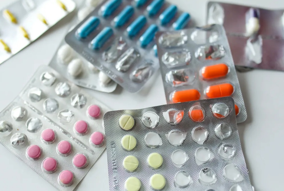 Preços de medicamentos devem subir cerca de 5% a partir de abril em todo o país