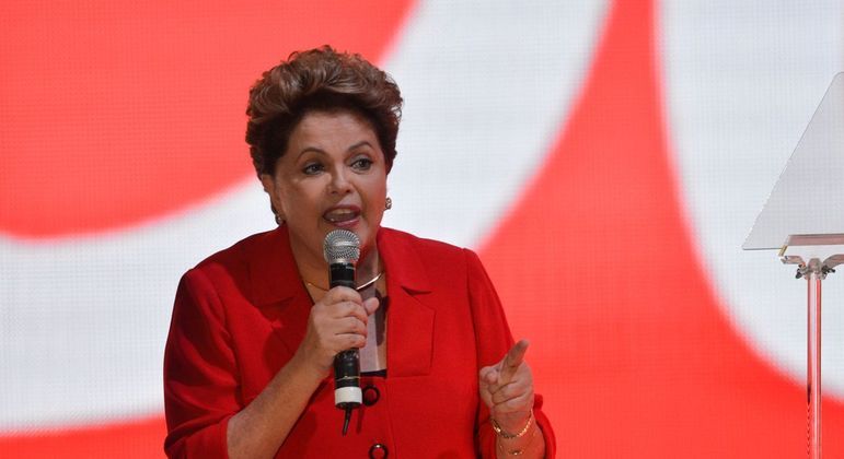 Dilma manteve presentes recebidos quando presidente avaliados em R$ 4,8 mil; saiba quais são