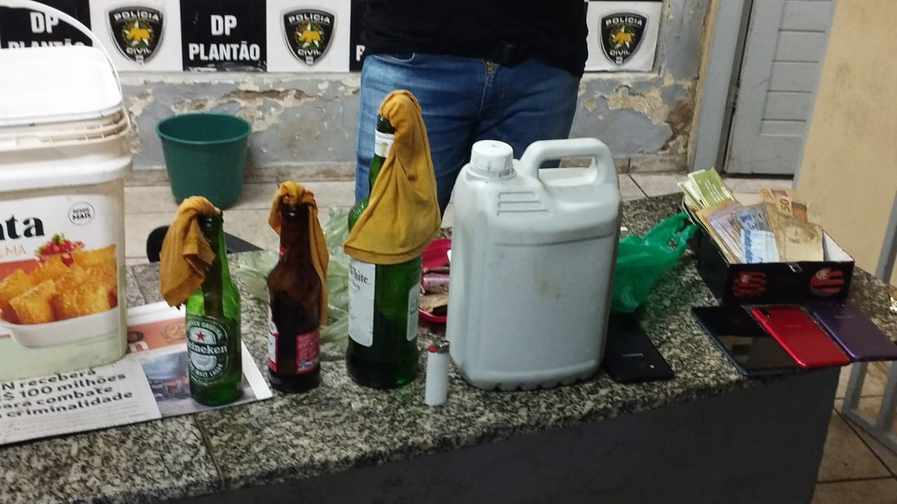 Policiais impedem novo atentado e prendem homens com coquetéis molotov e galão de gasolina em Mossoró