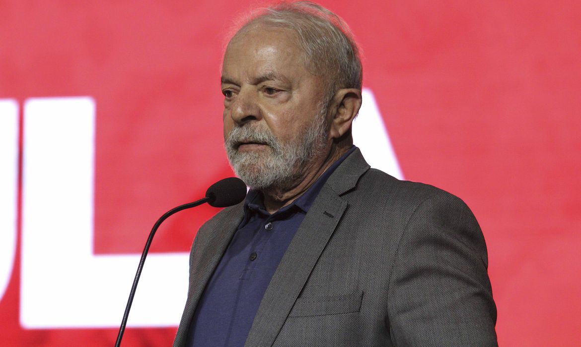 Com pneumonia, Lula cancela viagem à China