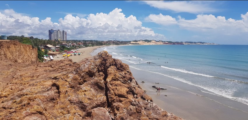 Falésias e encostas de praias de Parnamirim apresentam risco iminente de desabamento