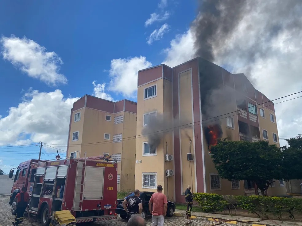 VÍDEO: Incêndio atinge apartamento na Grande Natal