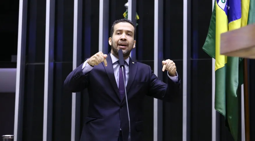 PL vai representar contra André Janones por insultos a Nikolas na CCJ