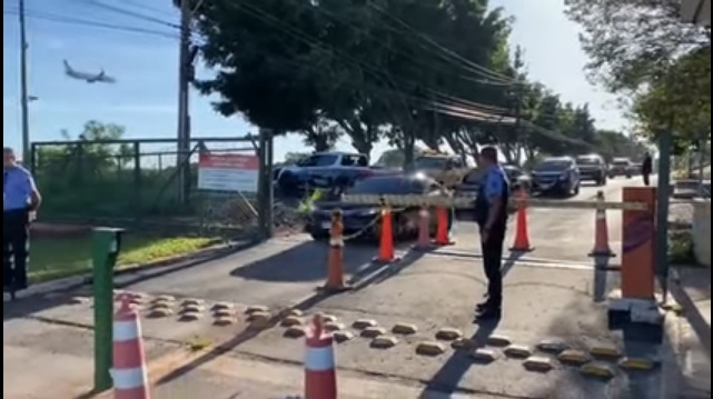 VÍDEO: Veja momento da saída de Bolsonaro do aeroporto