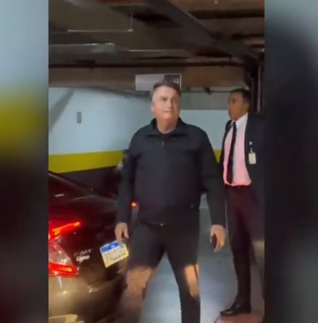 VÍDEO: Bolsonaro chega a sede do PL para evento