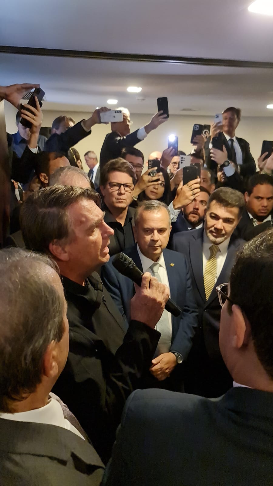 'Tudo lá é aquilo que queremos implementar aqui também', diz Bolsonaro sobre os EUA